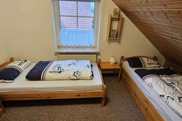  Ferienhaus Medemstern I Otterndorf - Schlafzimmer mit zwei Einzelbetten