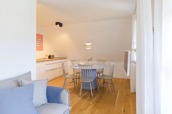  BLAUSAND im Malergarten  - Wohnzimmer