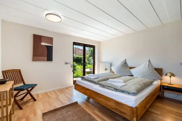  Ferienwohnung Aussichtsreich Lindau und Umgebung - Schlafzimmer - Doppelbett