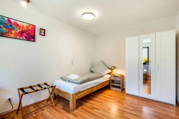 Ferienwohnung Aussichtsreich Lindau und Umgebung - Schrank im Schlafzimmer