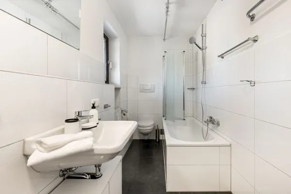  Ferienwohnung Aussichtsreich Lindau und Umgebung - Badezimmer mit Badewanne