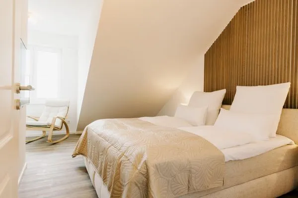 Schlafzimmer  de Diek - Suite 2 | Direkte Deichlage - Hafenblick