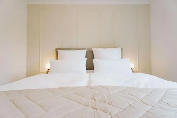 Bett  de See - Suite 1 | Direkte Deichlage