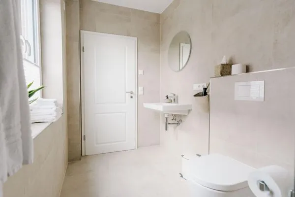 Badezimmer  de See - Suite 1 | Direkte Deichlage