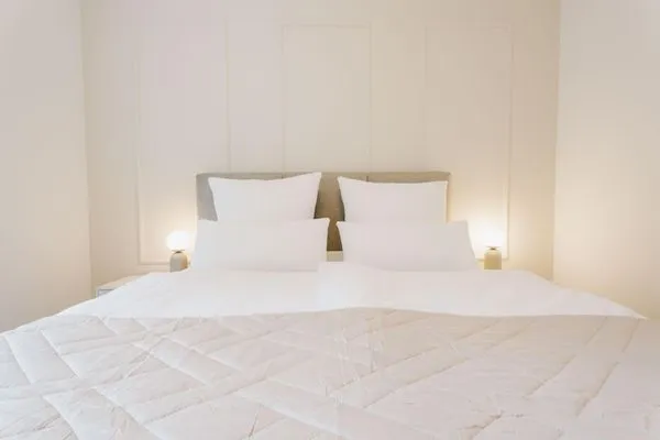 Bett  de See - Suite 3 | Seitliche Deichlage