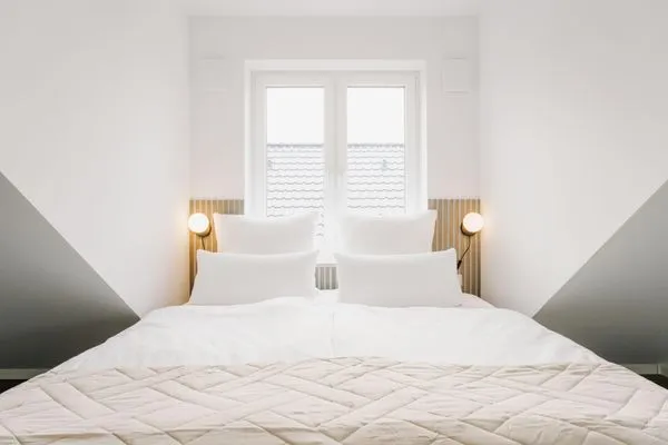 Bett  de See - Suite 4 | Seitliche Deichlage