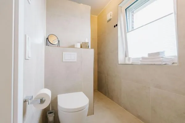 Badezimmer  de See - Suite 4 | Seitliche Deichlage