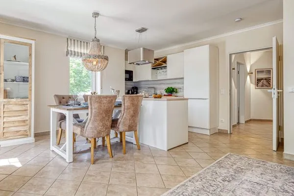 Küchenzeile und Essbereich Parkresidenz am Hafen Wohnung HF 14 - "Sandburg Zingst"
