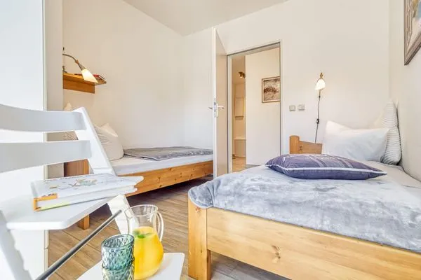 Schlafzimmer mit Einzelbetten Parkresidenz am Hafen Wohnung HF 14 - "Sandburg Zingst"