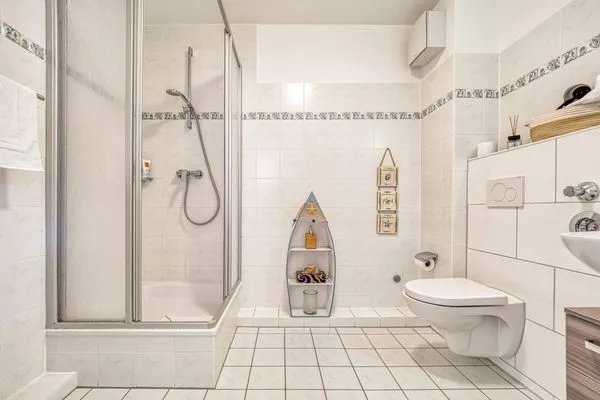 Badezimmer mit Dusche Parkresidenz am Hafen Wohnung HF 14 - "Sandburg Zingst"