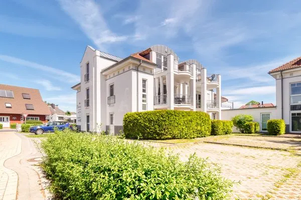 Aussenansicht mit Parkplatz Parkresidenz am Hafen Wohnung HF 14 - "Sandburg Zingst"
