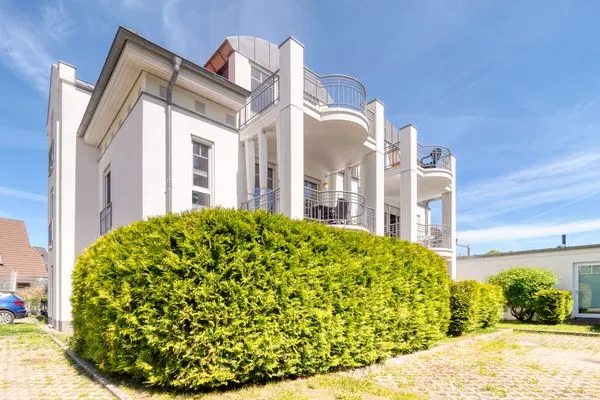Aussenansicht mit Parkplatz Parkresidenz am Hafen Wohnung HF 14 - "Sandburg Zingst"