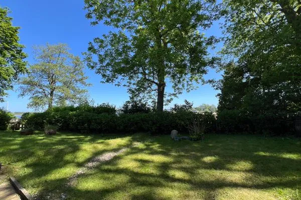 Garten  Traumhaftes Ferienhaus für bis zu 6. Personen mit Blick und Zugang zur Schlei