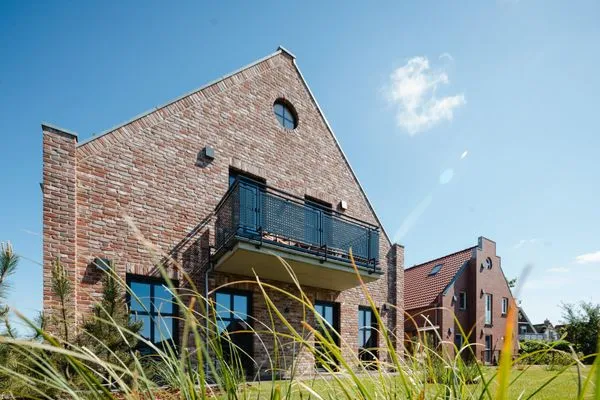 Fassade / Eingang  Suite Süd | Seitliche Wasserlage