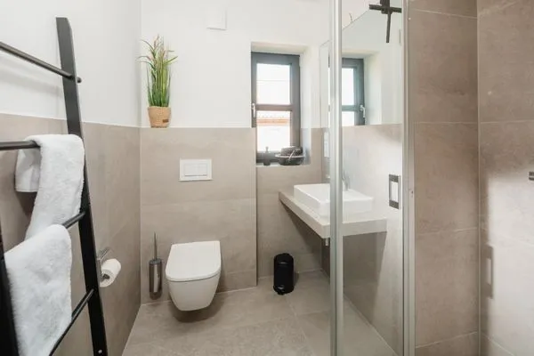 Badezimmer  Suite Ost | Direkte Wasserlage