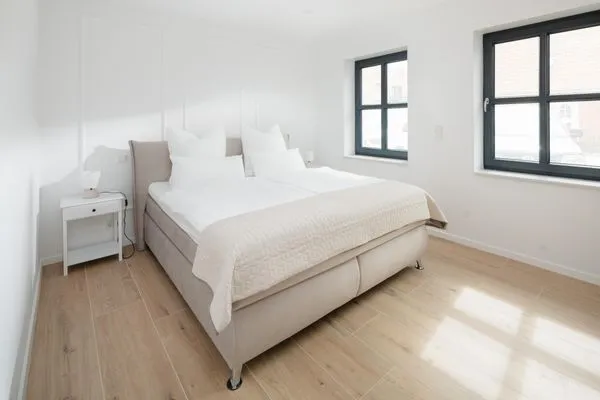 Bett  Suite Süd | Seitliche Wasserlage