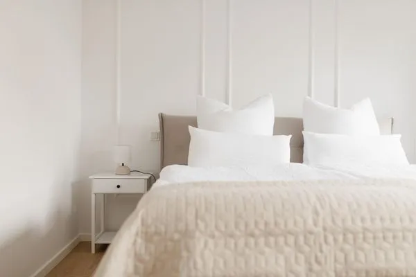 Bett  Suite Süd | Seitliche Wasserlage