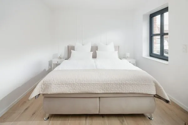 Bett  Suite Süd | Seitliche Wasserlage