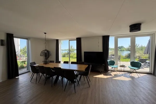  EuroParcs De Kraaijenbergse Plassen 12-Personen-Villa BeachLife Nr. 318