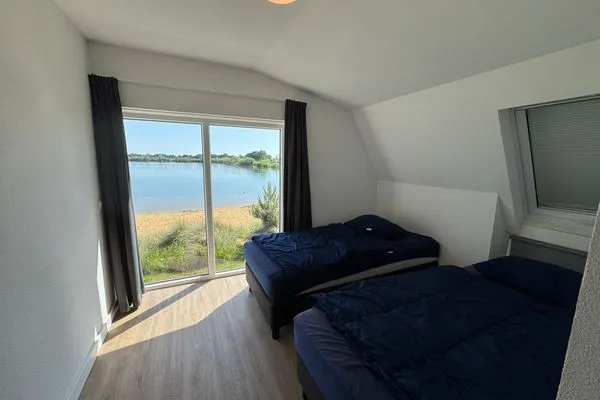  EuroParcs De Kraaijenbergse Plassen 12-Personen-Villa BeachLife Nr. 318