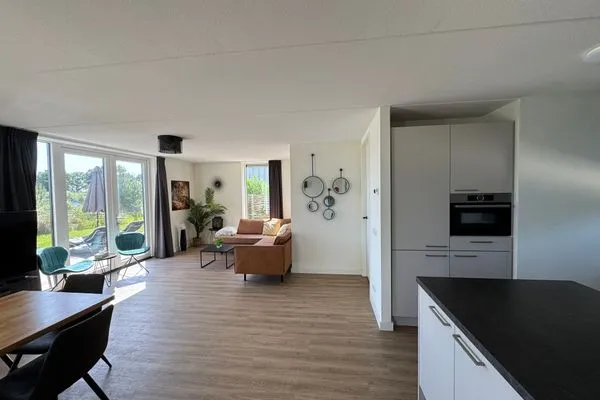  EuroParcs De Kraaijenbergse Plassen 12-Personen-Villa BeachLife Nr. 318