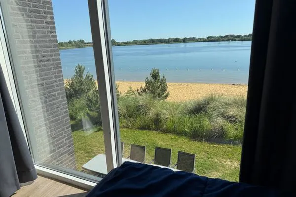  EuroParcs De Kraaijenbergse Plassen 12-Personen-Villa BeachLife Nr. 318