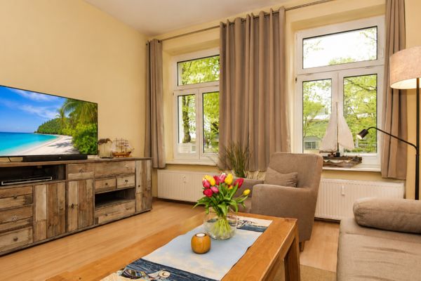 Wohnzimmer mit TV-Ecke