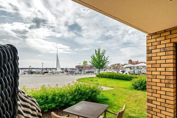 Ferienwohnung Fischotter Waren (Müritz) - Terrasse mit Hafenblick  Fischotter