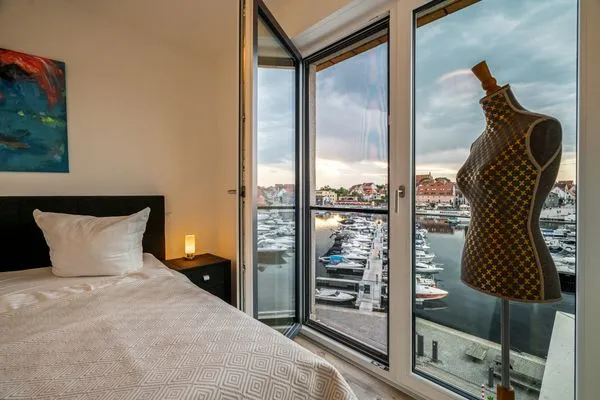 Ferienwohnung Wohlfühloase Hafenresidenz Waren (Müritz) - Ausblick Schlafzimmer  Wohlfühloase