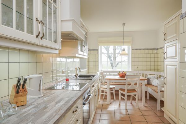  Haubarg Ossenhoff Appartement Buernhus Tating - Küche mit Esstisch