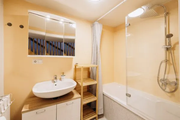 Bathroom with bathtub  KUL  App. 4 by Alpenidyll Apartments