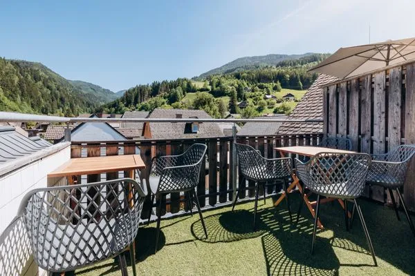 Balcony with a view of the mountains  KUL  App. 4 by Alpenidyll Apartments