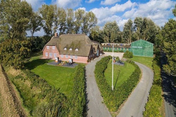  Haubarg Ossenhoff Appartement Buernhus Tating - Hofauffahrt