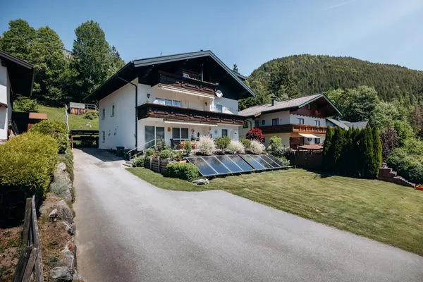 Hauptansicht Gebäude im Sommer  Apartment Sonnenhang by Alpenidyll Apartments