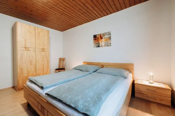 Schlafzimmer 1, Doppelbett  Apartment Sonnenhang by Alpenidyll Apartments