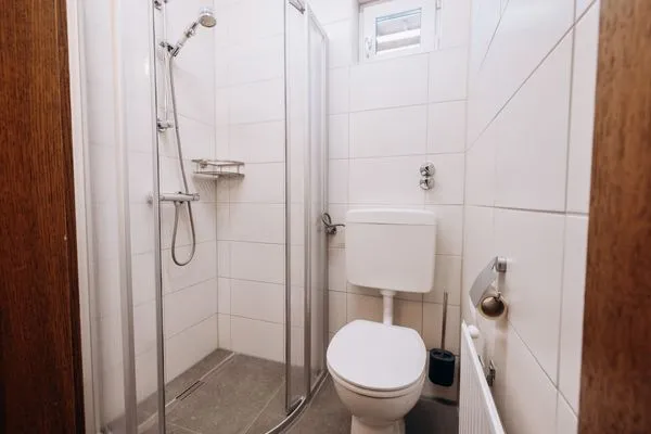 Badezimmer 4, Dusche und WC  Apartment Sonnenhang by Alpenidyll Apartments