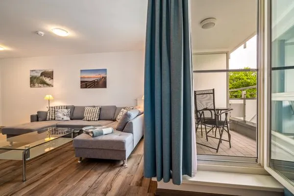 Ferienwohnung Leuchtturm Wohnbereich mit direktem Zugang zum Balkon  Leuchtturm