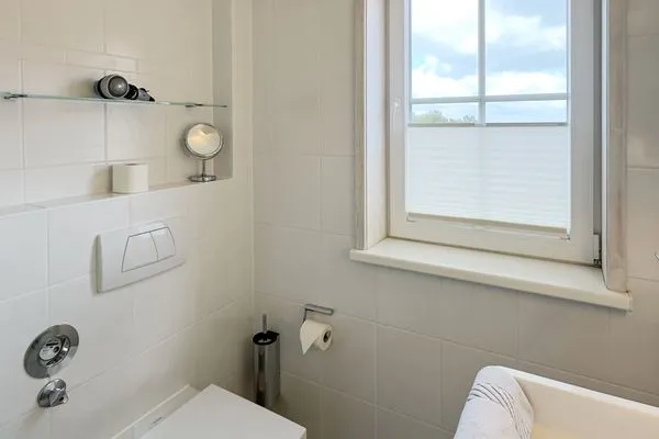 Badezimmer  Ferienwohnung „Südspitze 10 mit Meerblick"