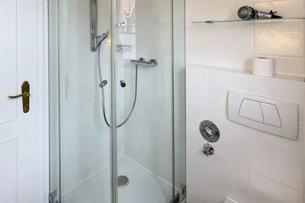 Badezimmer  Ferienwohnung „Südspitze 10 mit Meerblick"