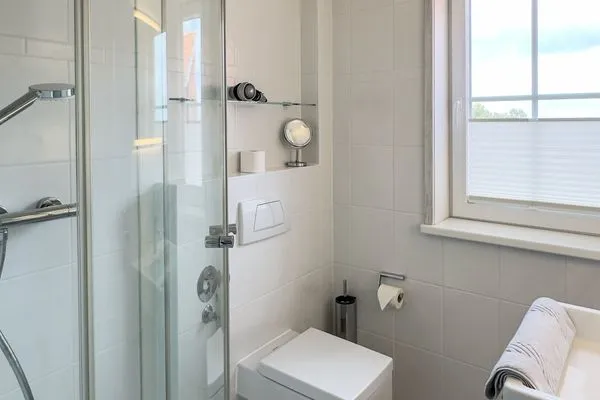 Badezimmer  Ferienwohnung „Südspitze 10 mit Meerblick"