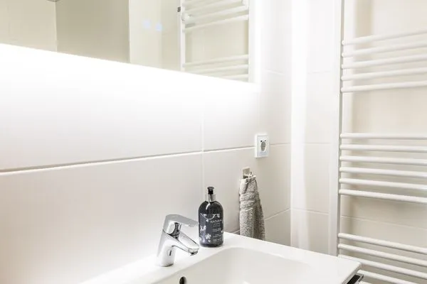 Badezimmer mit Waschbecken  Zur Wellenwiese 15