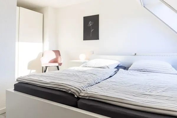 Schlafzimmer mit Doppelbett  Zur Wellenwiese 15