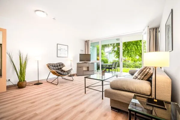 Ferienwohnung Seebär in Zingst - Blick ins Wohnimmer mit Zugang zur Terasse  Seebär