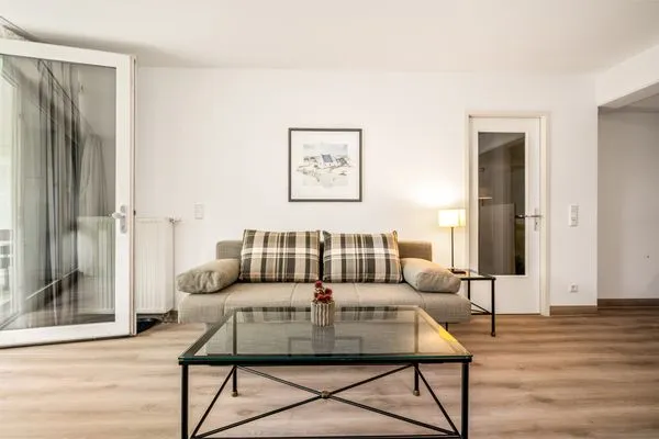 Ferienwohnung Seebär in Zingst - Blick auf die Couch im Wohnzimmer  Seebär