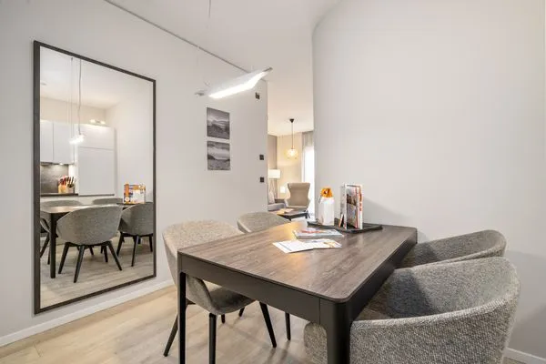 Ferienapartment Ostseestuv Wustrow – Moderne Küche mit stilvollem Essbereich und hochwertiger Ausstattung  Ostseestuv
