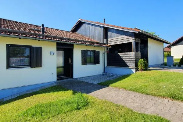 Fassade / Eingang Feriendorf Hochbergle Haus 99