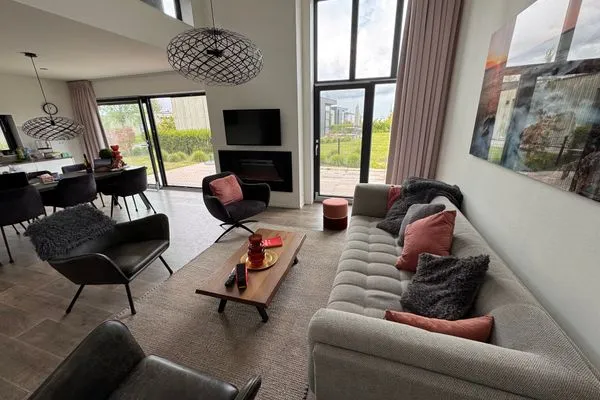  EuroParcs Enkhuizer Strand Cube Elite Paradiso mit Zaun Haus Nr. 211