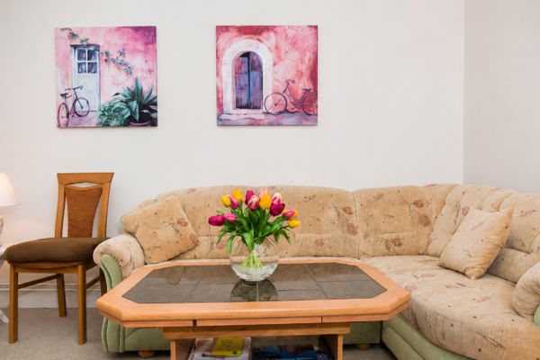 Wohnzimmer mit Ecksofa