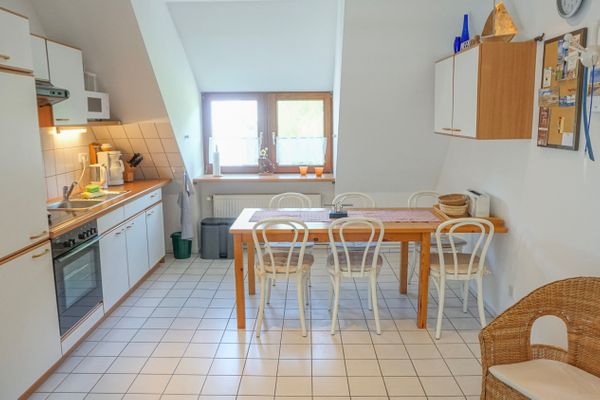  Reetjuwel Eiderstedt - Reetloft Katharinenheerd - Küche mit Esstisch
