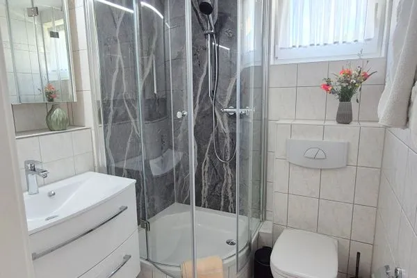 Badezimmer mit Dusche Residenz am Strand Wohnung 4-61